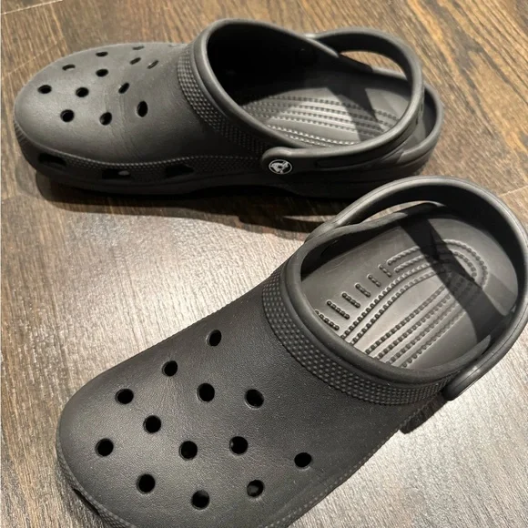 CROCS Black Classic Clogs - Picture 2 of 3